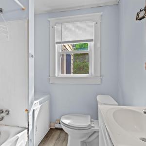 Full bath at the end of the hallway