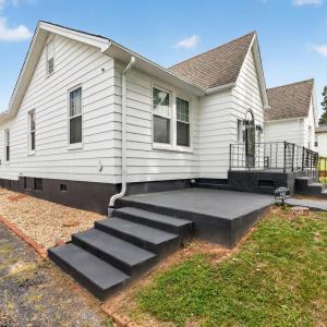 Photo #23 of 140 Grove Avenue, Madison Heights, VA 0.5 acres