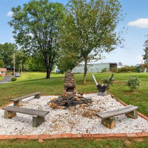 Photo #3 of 140 Grove Avenue, Madison Heights, VA 0.5 acres