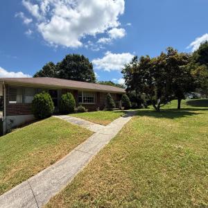Photo #3 of 421 Woodland Circle, Lynchburg, VA 0.4 acres