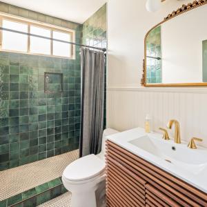 Primary bedroom ensuite