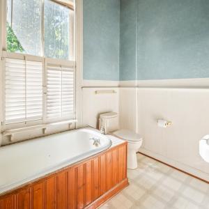 Upstairs Hall Bath