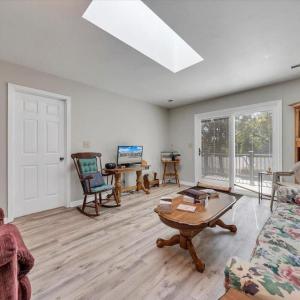 Photo #18 of 425 Tinkerview Drive, Cloverdale, VA