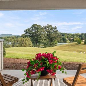 Sip on morning coffee and enjoy the views of lake and mountains!
