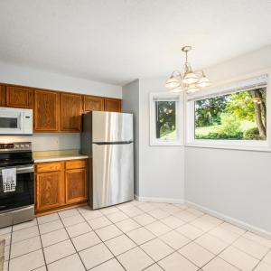 Eat in breakfast area in kitchen