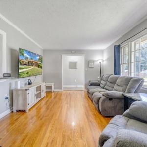 Photo #13 of 16 Wellington Drive, Lynchburg, VA 0.9 acres