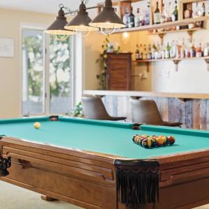 Pool table conveys
