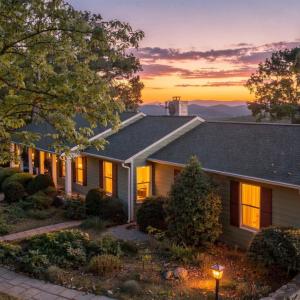420 Cresthill Rd with amazing views!