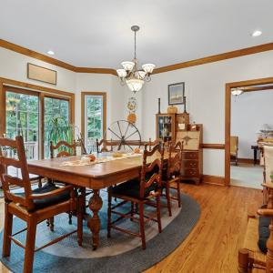 dining room area of kitchen