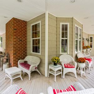 side wrap around porch