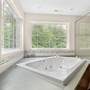 Second floor Primary suite-huge jetted tub