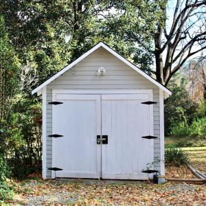 Carriage house