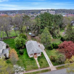 Photo #5 of 206 FIRST AVE, Farmville, VA 0.9 acres