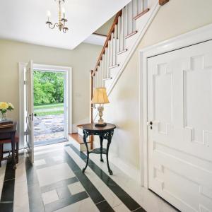 Central hallway, Level 1
