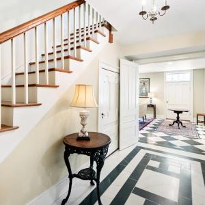 Central hallway, Level 1