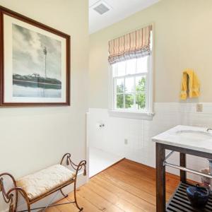 Bathroom, Level 2