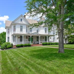 Photo #2 of 908 High Street, Farmville, VA 2.4 acres