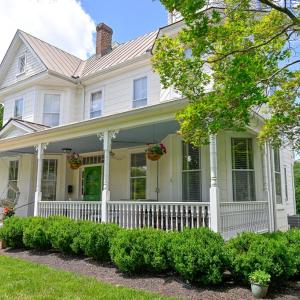 Photo #3 of 908 High Street, Farmville, VA 2.4 acres