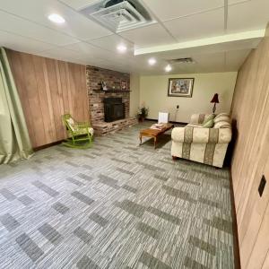 Basement family room 13x27