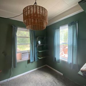 Sitting room/office/small den