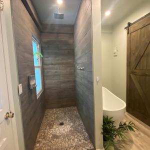 Downstairs Shower and Tub