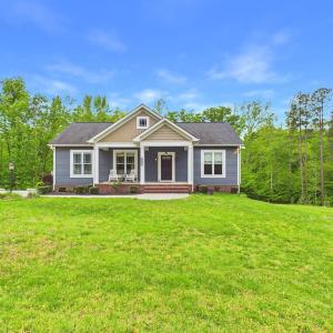 Photo #2 of 208 Thomas Circle, Farmville, VA 0.6 acres