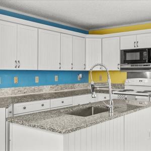 Lavish Countertop Space