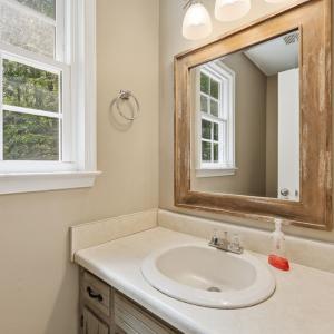 1/2 Bath