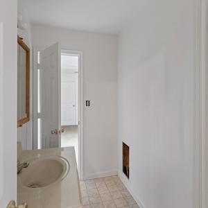 2nd Floor "JacknJill" Bathroom