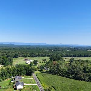 Peaceful Appomattox County Setting with Country Living and Convenient Access to Concord, Appomattox, and Lynchburg.