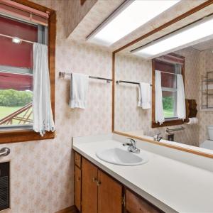 Primary Bath, Full bath with step-in tub, sink and bidet.