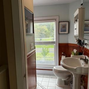 Full bath upstairs with Shower