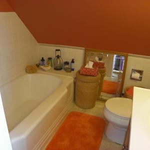 ensuite bath attached to bedroom 3