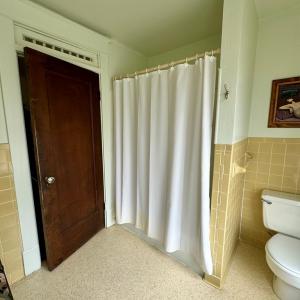 Full bath on 2nd level