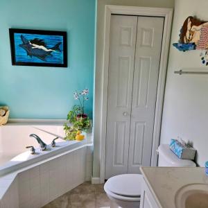 ensuite with soaking tub.