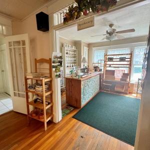 Traditional Parlor