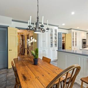 Eat in kitchen