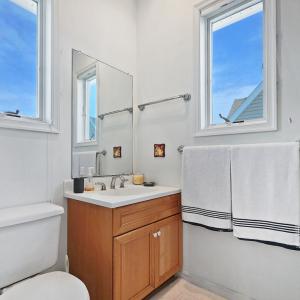 3rd full bathroom on top floor