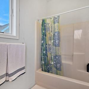 3rd full bathroom on top floor