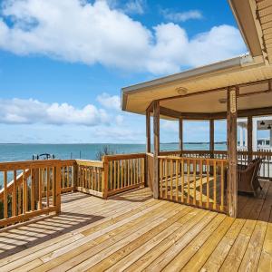 Large new deck off of living room