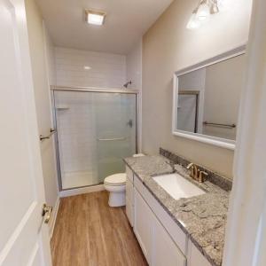 Main bedroom bath