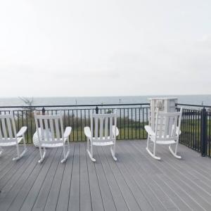 Deck at club house pool