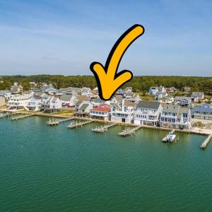 Directly on the Chincoteague Bay!