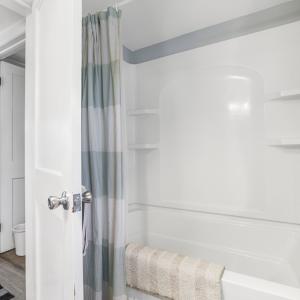 2nd floor Bath