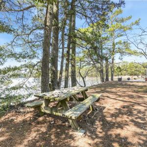 Picnic table