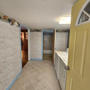 LAUNDRY ROOM/SIDE ENTRANCE
