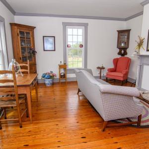 Parlor/Formal Living Room