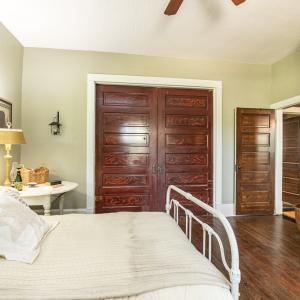Parlor (covered bedroom)