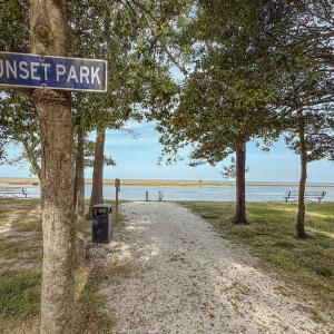 Community picnic area