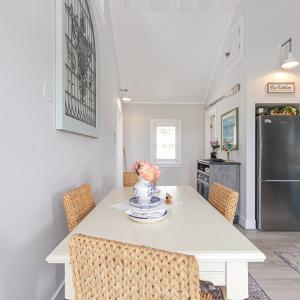 Eat-in Kitchen